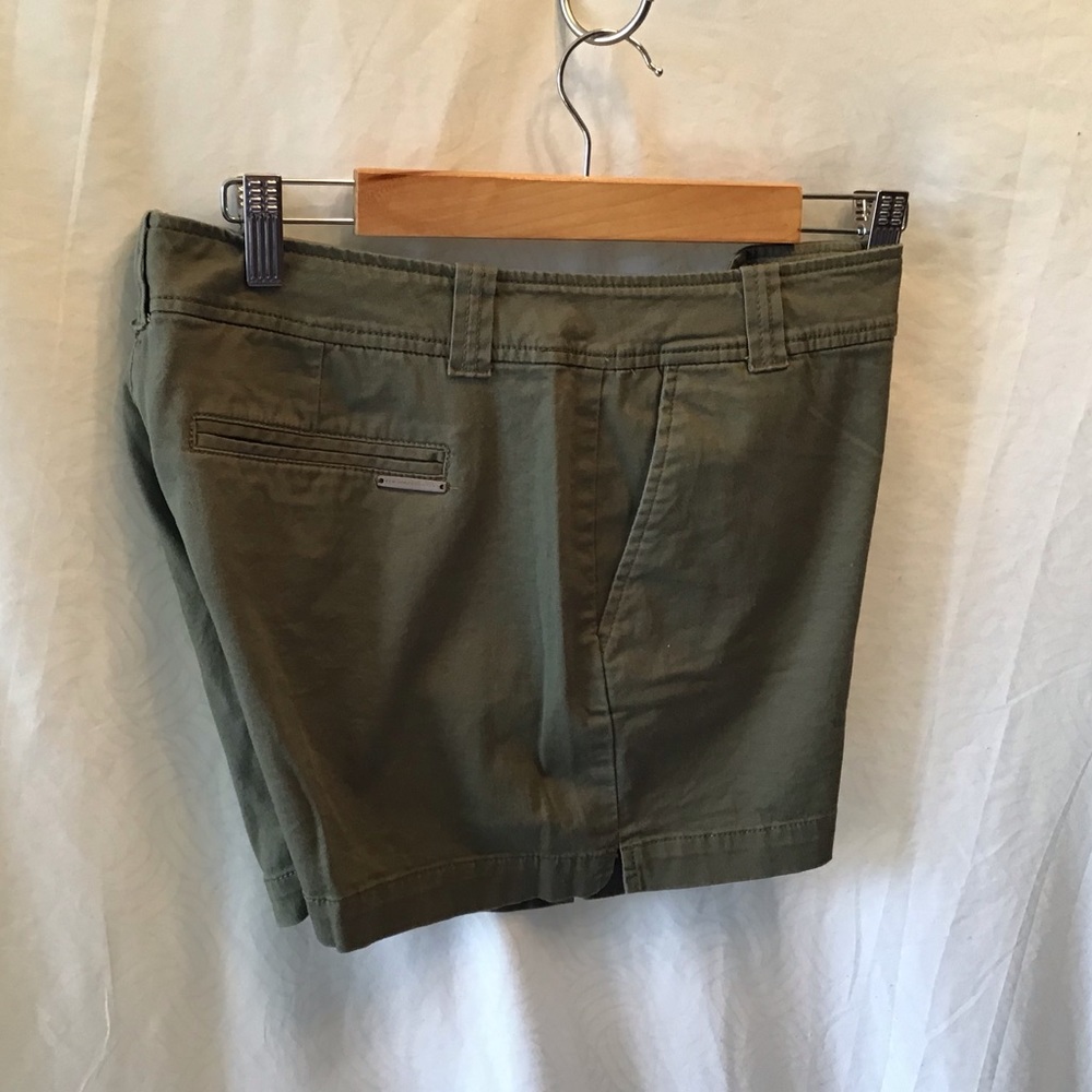 NY&CO olive green shorts, EUC, size 10